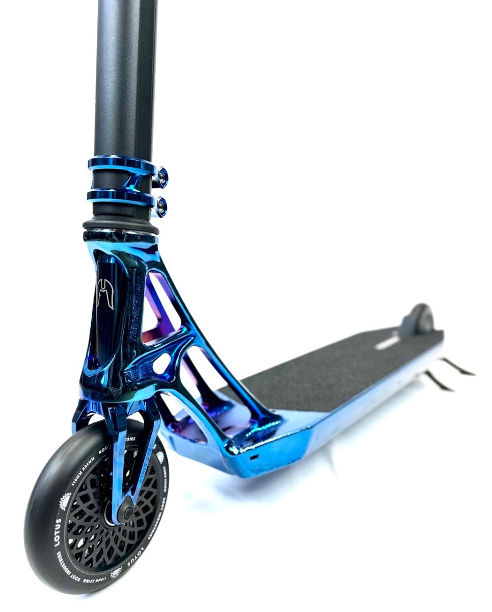 Custom koloběžka Ethic Lotus Feather