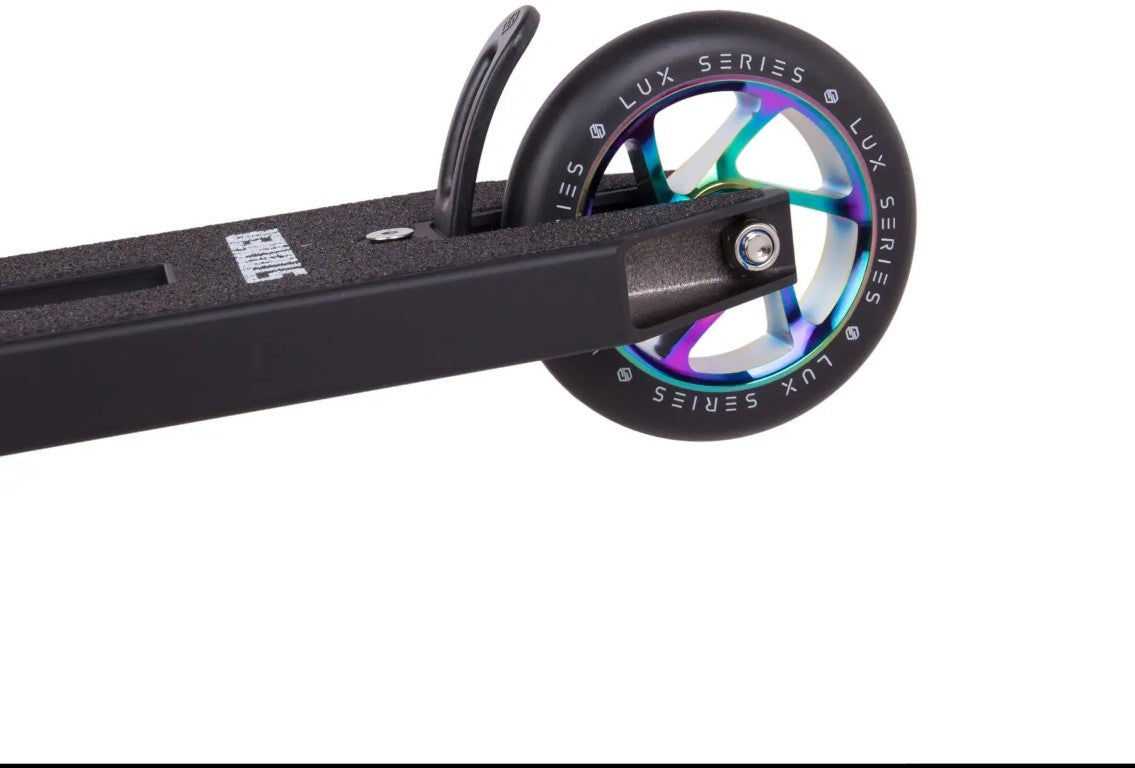 Freestyle koloběžka Striker Essential S Black Rainbow